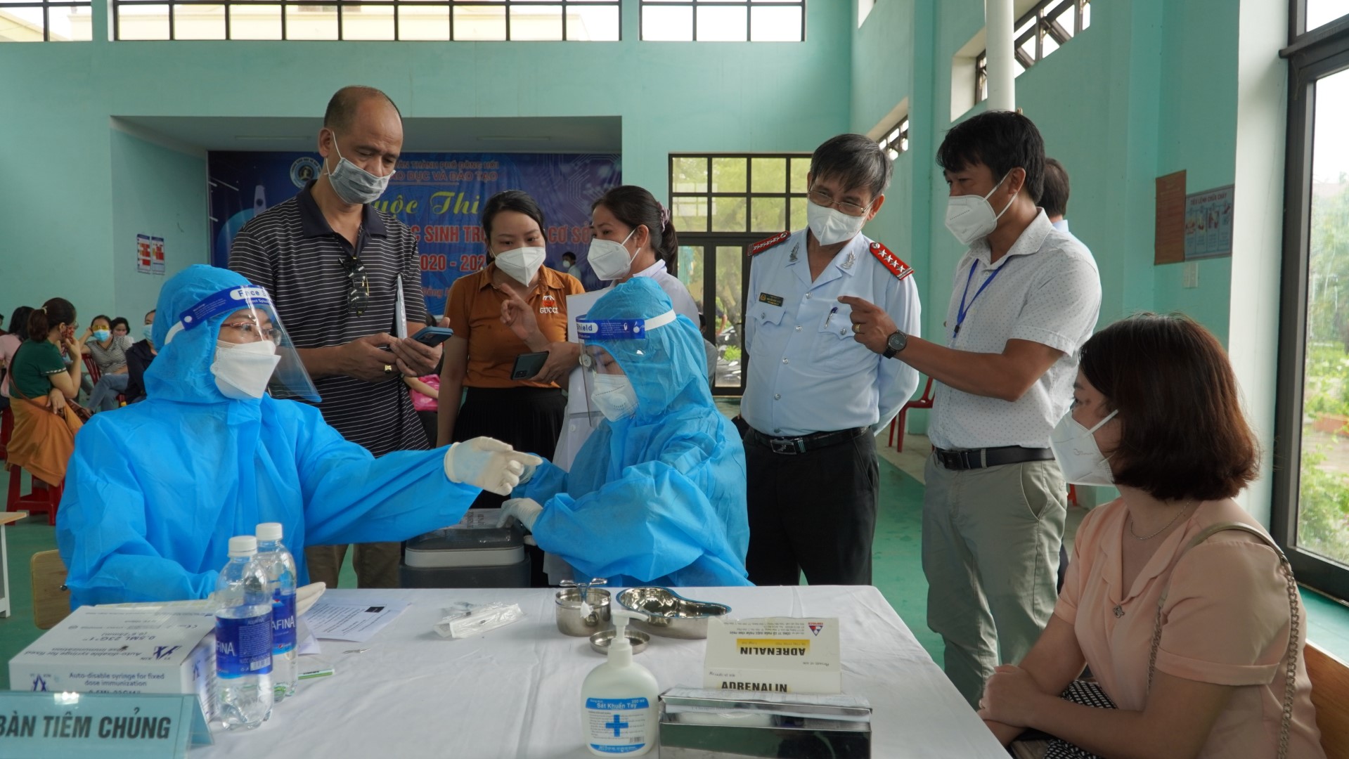 ẢNH 2 KIÊM TRA QUY TRÌNH BẢO ĐẢM AN TOÀN TIÊM CHỦNG TẠI ĐIỂM TIÊM THUỘC TRUNG TÂM Y TẾ TP. ĐỒNG HỚI1 Large
