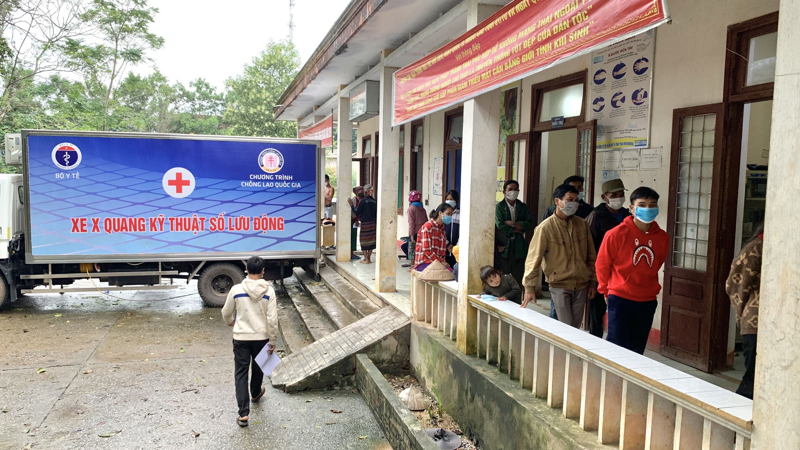 Ảnh 2 Khám sàng lọc chủ động bệnh lao giúp người dân có nguy cơ cao mắc lao và bệnh phổi tại các vùng biên giới vùng sâu vùng xa được phát hiện sớm và điều trị kịp thờijpg